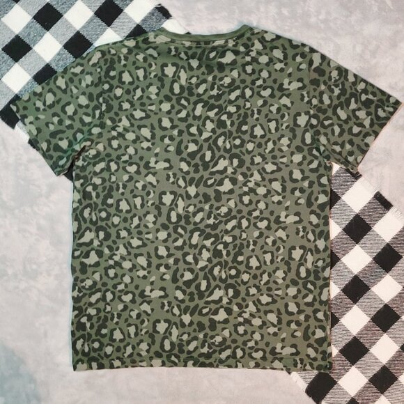 M | Levi's | Leopard-Camo Short Sleeved T-Shirt - Picture 3 of 6